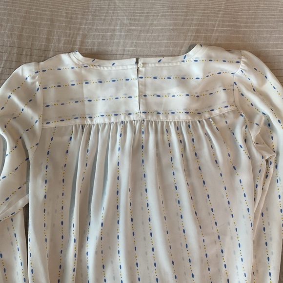 Flowy loft shirt, gently used condition - Picture 2 of 3